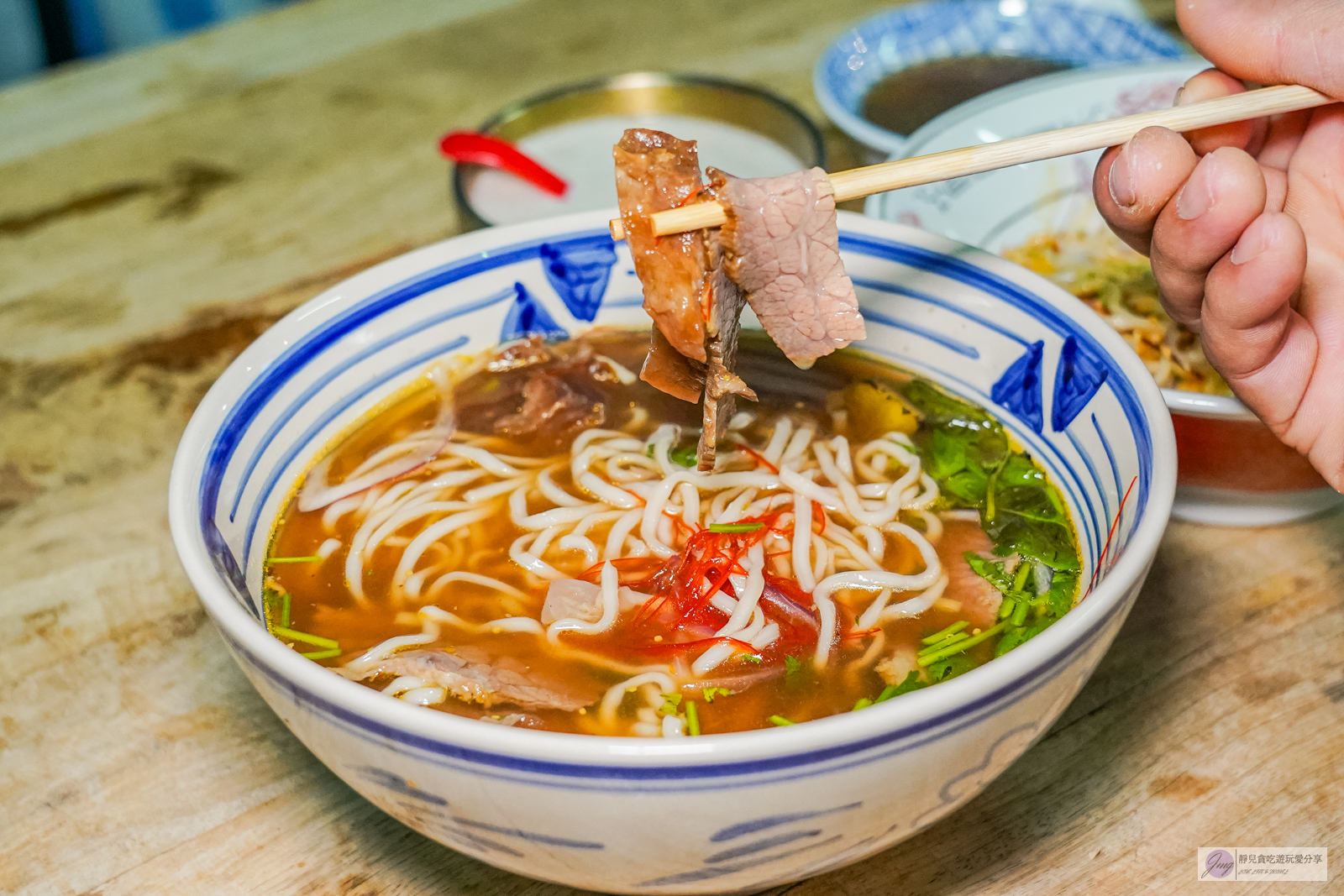 花蓮美食-好運牛湯面-一週只開三天！隱藏在宮廟旁，鳳梨牛骨熬煮的清爽牛湯麵 @靜兒貪吃遊玩愛分享