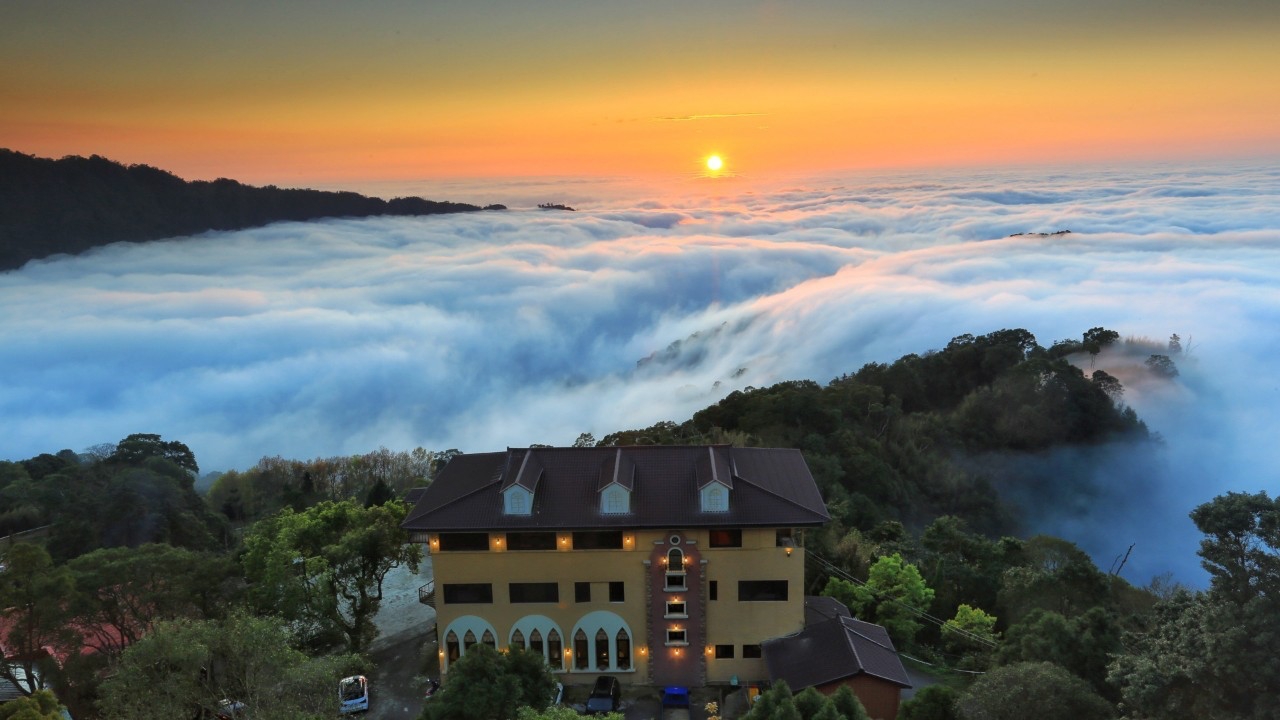 雲洞山莊-雲端山中城堡！海拔800公尺雲霧裡的夢幻民宿，日出夕陽仙境，夏季避暑勝地 @靜兒貪吃遊玩愛分享