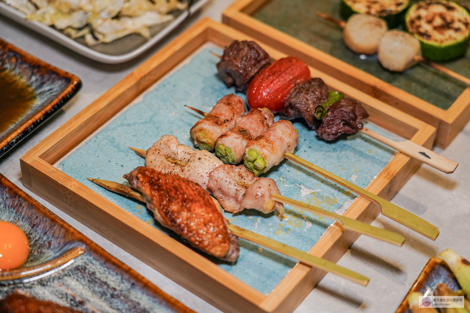 台中西區美食-酉喜炭火燒鳥研製所-生食級天然地雞，高級備長炭精緻串燒，無雷美味現點現烤，小酌夜宵的新選擇 @靜兒貪吃遊玩愛分享