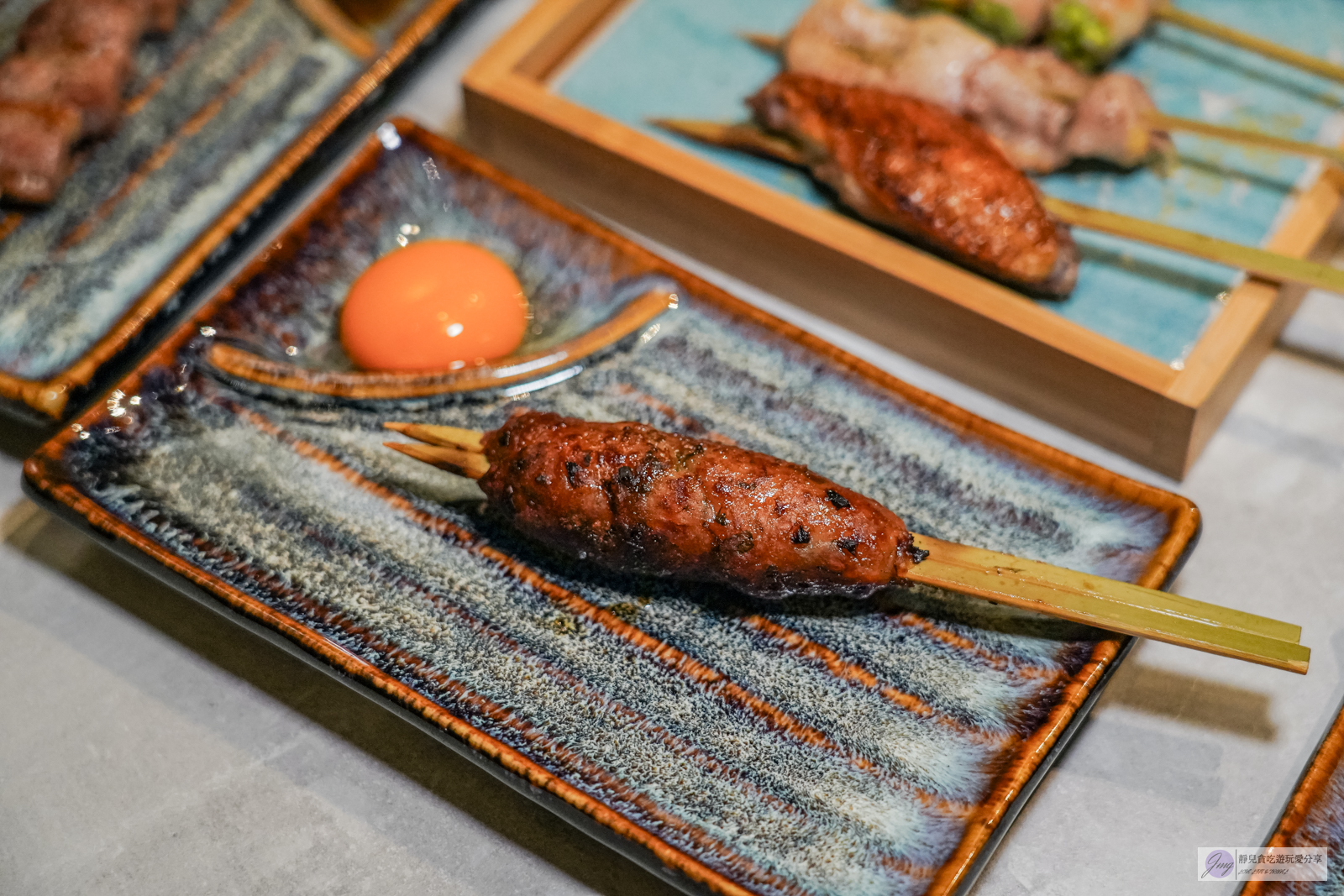 台中西區美食-酉喜炭火燒鳥研製所-生食級天然地雞，高級備長炭精緻串燒，無雷美味現點現烤，小酌夜宵的新選擇 @靜兒貪吃遊玩愛分享