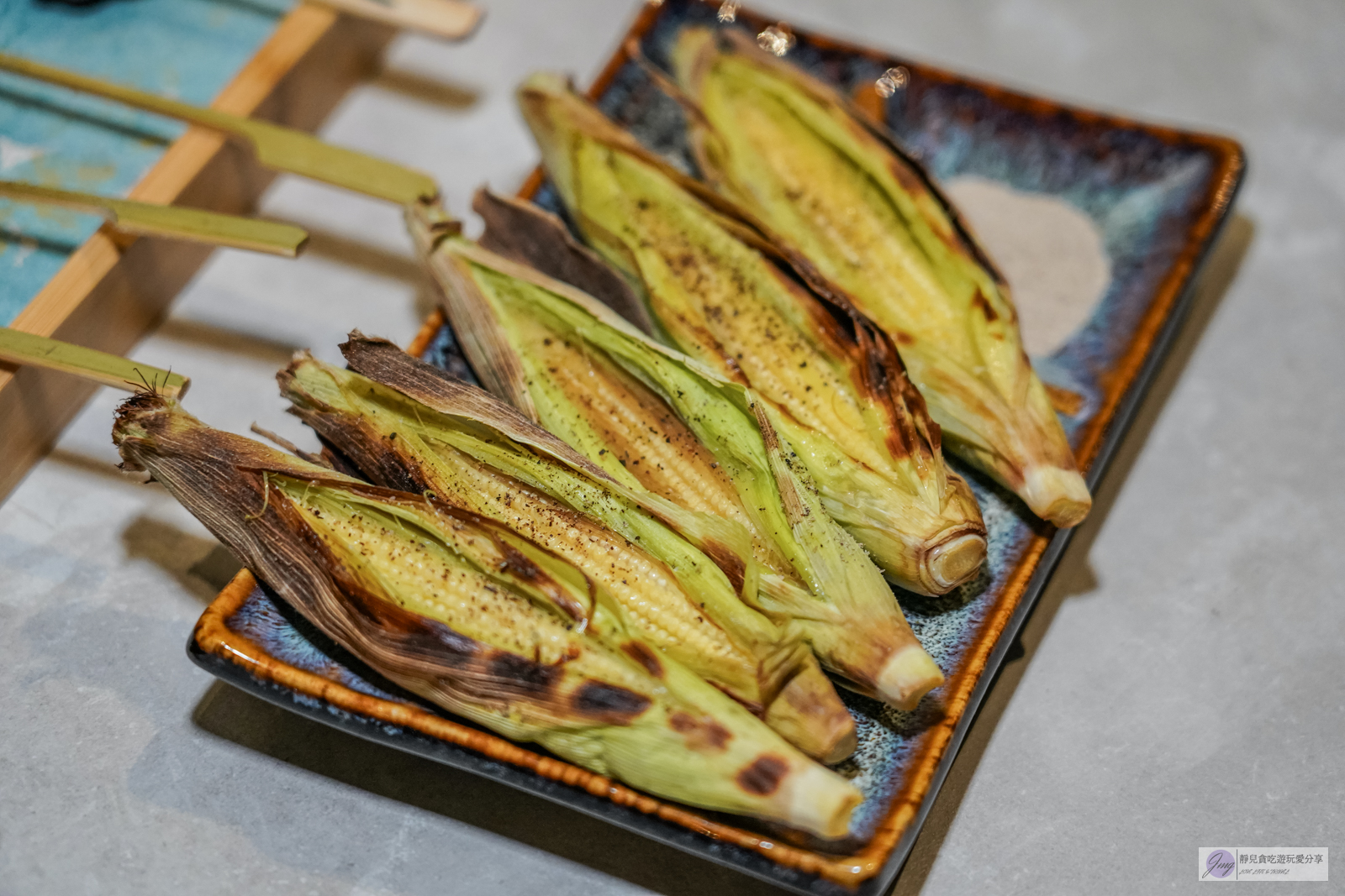 台中西區美食-酉喜炭火燒鳥研製所-生食級天然地雞，高級備長炭精緻串燒，無雷美味現點現烤，小酌夜宵的新選擇 @靜兒貪吃遊玩愛分享