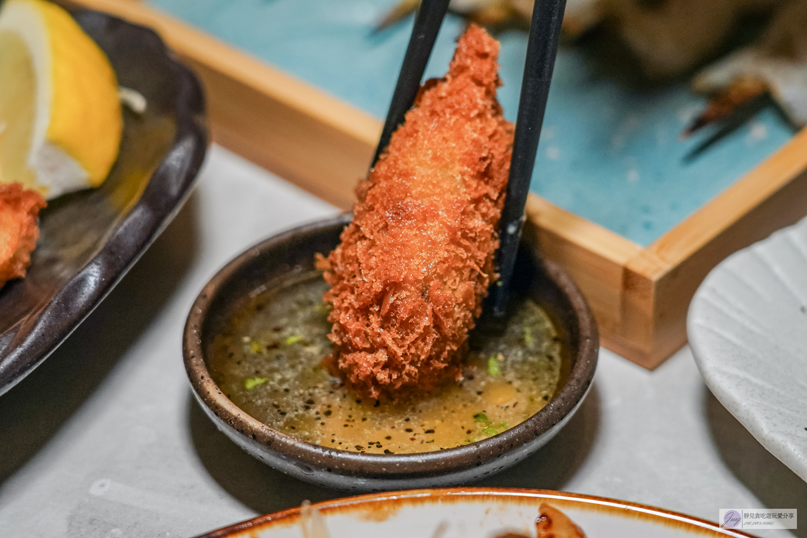 台中西區美食-酉喜炭火燒鳥研製所-生食級天然地雞，高級備長炭精緻串燒，無雷美味現點現烤，小酌夜宵的新選擇 @靜兒貪吃遊玩愛分享