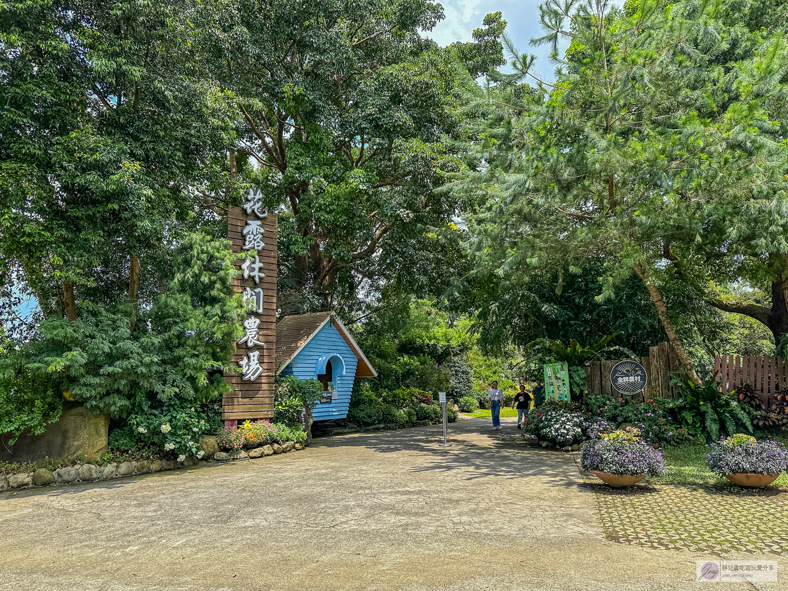 苗栗卓蘭景點-花露農場 Flower Home-不用飛日本！網美系繡球花霜淇淋超吸睛，綻放的蘭花、可愛波波草、小火車欣賞花園景色 @靜兒貪吃遊玩愛分享