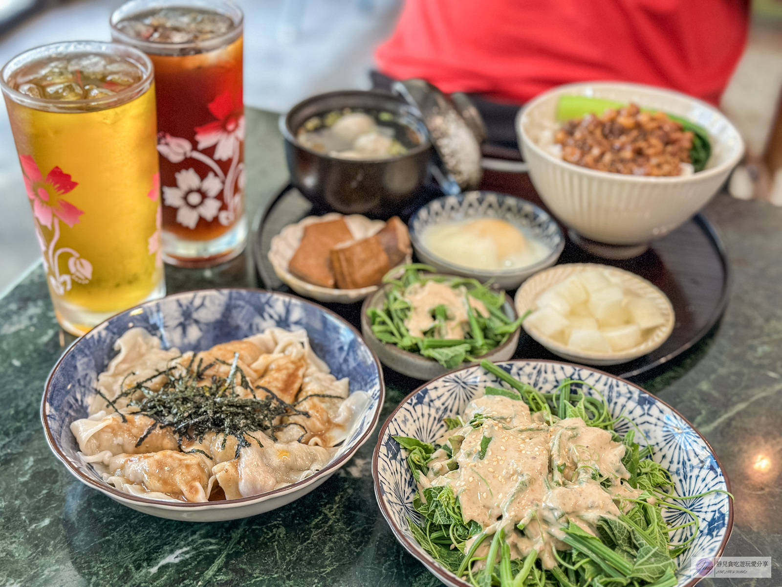 成康飲食店-隱藏巷弄內！50年老屋改造，在地人氣文青麵食店，剝皮辣椒炒手超推 @靜兒貪吃遊玩愛分享