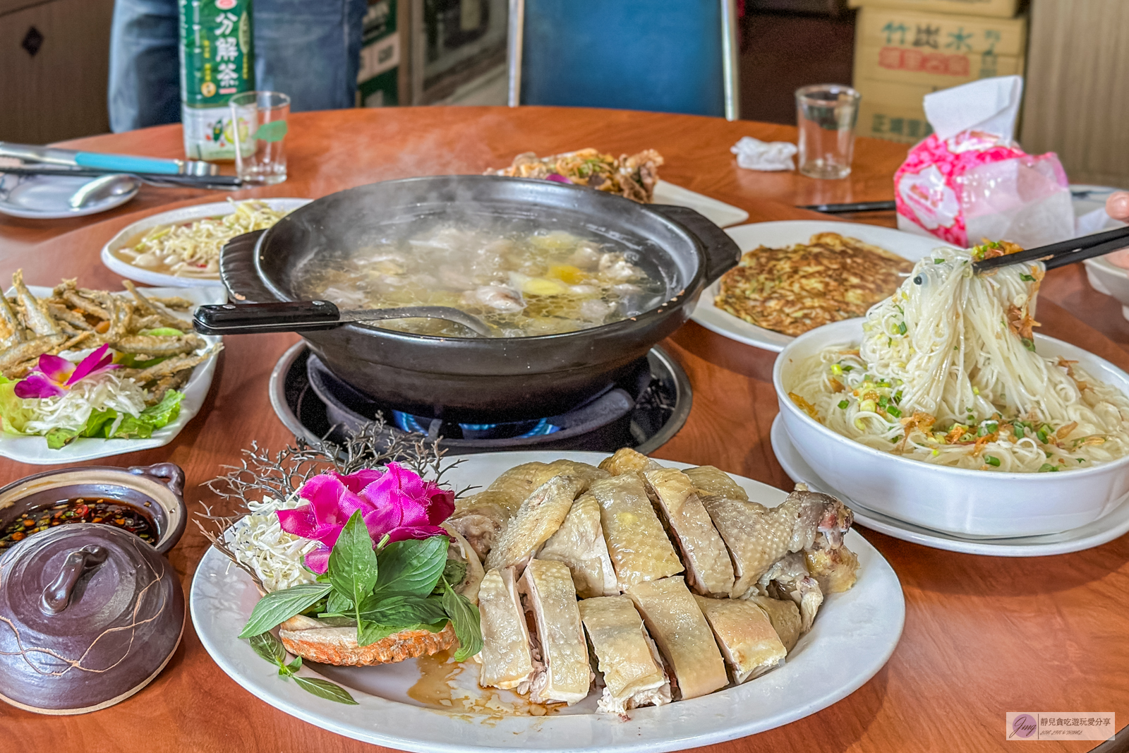 桃園龜山美食-逗陣來土雞城-藏身深山鐵皮屋！採預約制，自家養殖土雞、種植山產野菜，平價又美味 @靜兒貪吃遊玩愛分享