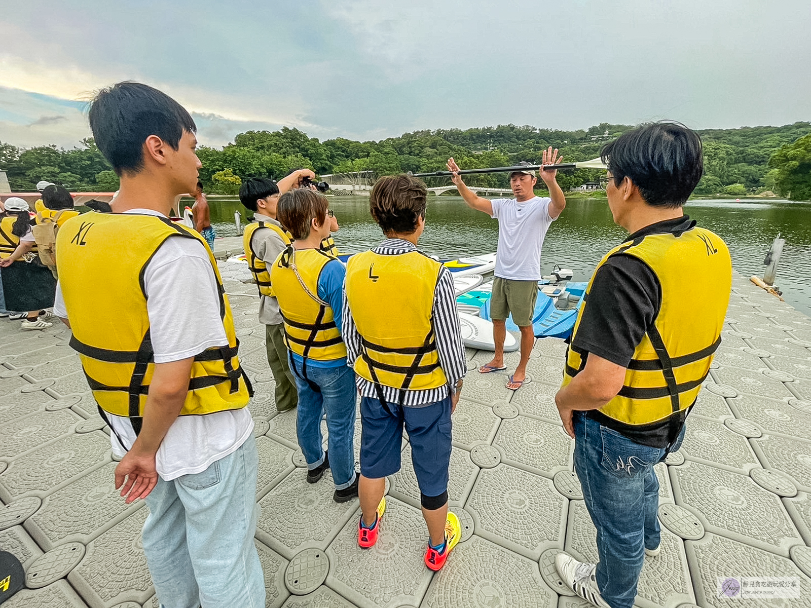 新竹青草湖水域遊憩中心-SUP立式划槳、天鵝船、電動船遊湖，老少閒宜的悠閒水上活動體驗 @靜兒貪吃遊玩愛分享