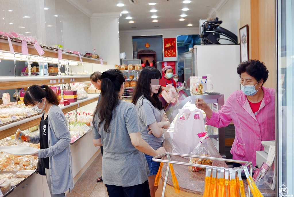 寶才食品行-芋頭控必買！在地老字號古早味蛋糕，團購超人氣的100%純芋泥捲 @靜兒貪吃遊玩愛分享