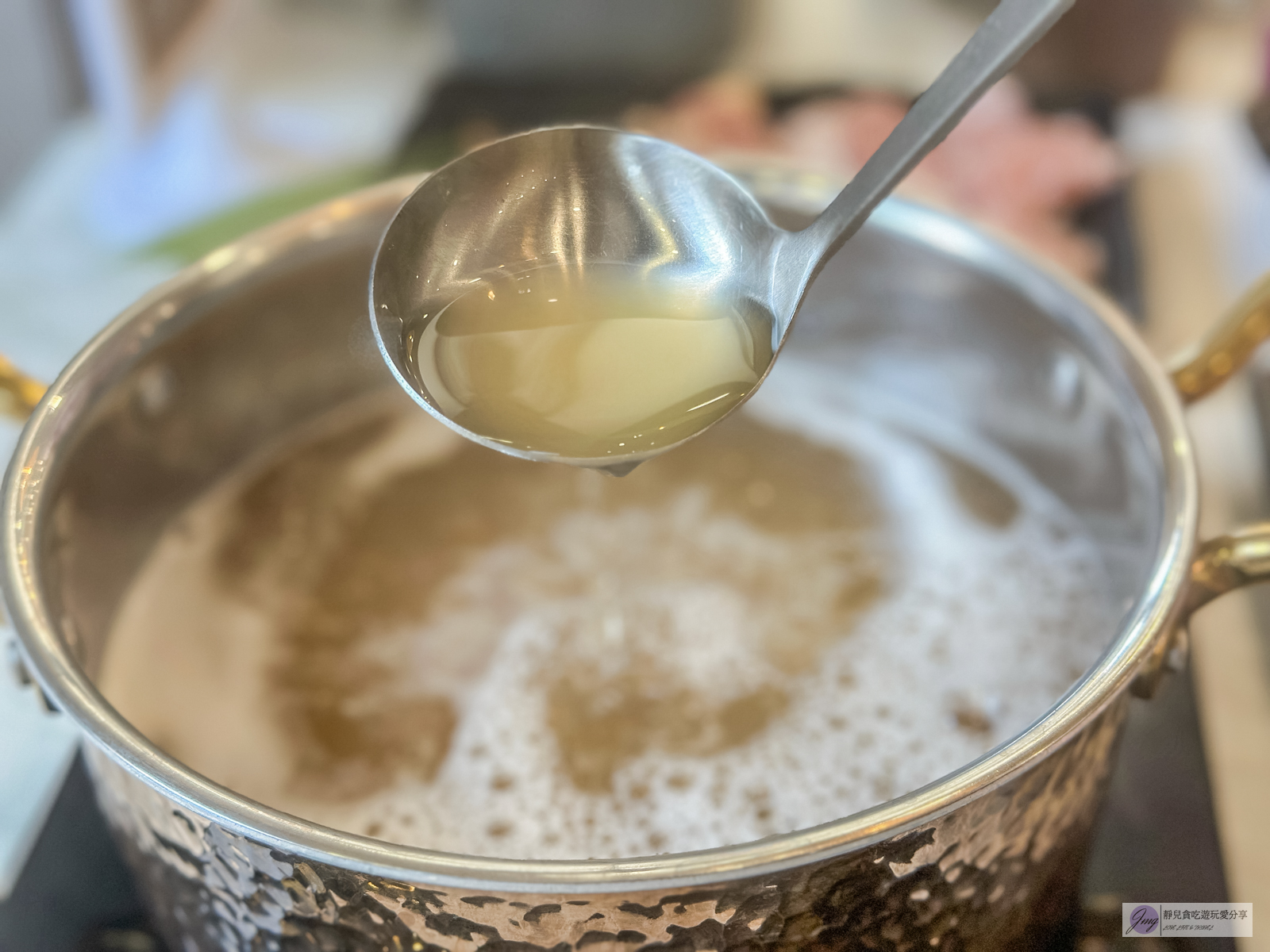 涮金鍋 和風涮涮鍋-真雞精熬煮濃醇鮮美湯頭，新鮮蔬菜、飲品、冰淇淋自助吧吃到飽 @靜兒貪吃遊玩愛分享