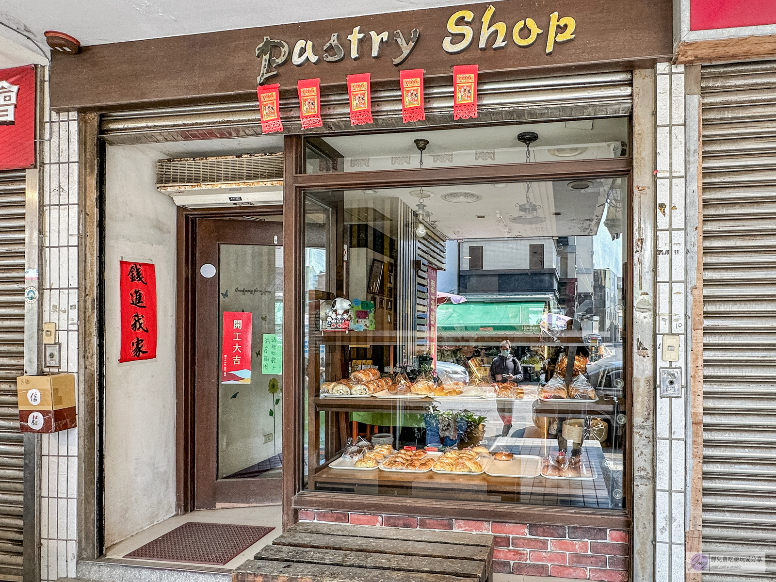 日進發糕餅小舖-在地老字號！被糕餅店耽誤的雪花糕，多達5種口味，長輩最愛入口即化的古早味甜點 @靜兒貪吃遊玩愛分享