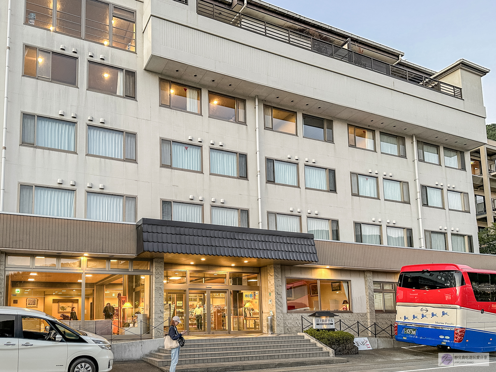 日本住宿-富之湖酒店Tominoko Hotel-富士山美景第一排！最低一晚1800元起，房內就可以看到富士山湖景色，一泊二食Buffet吃到飽 @靜兒貪吃遊玩愛分享