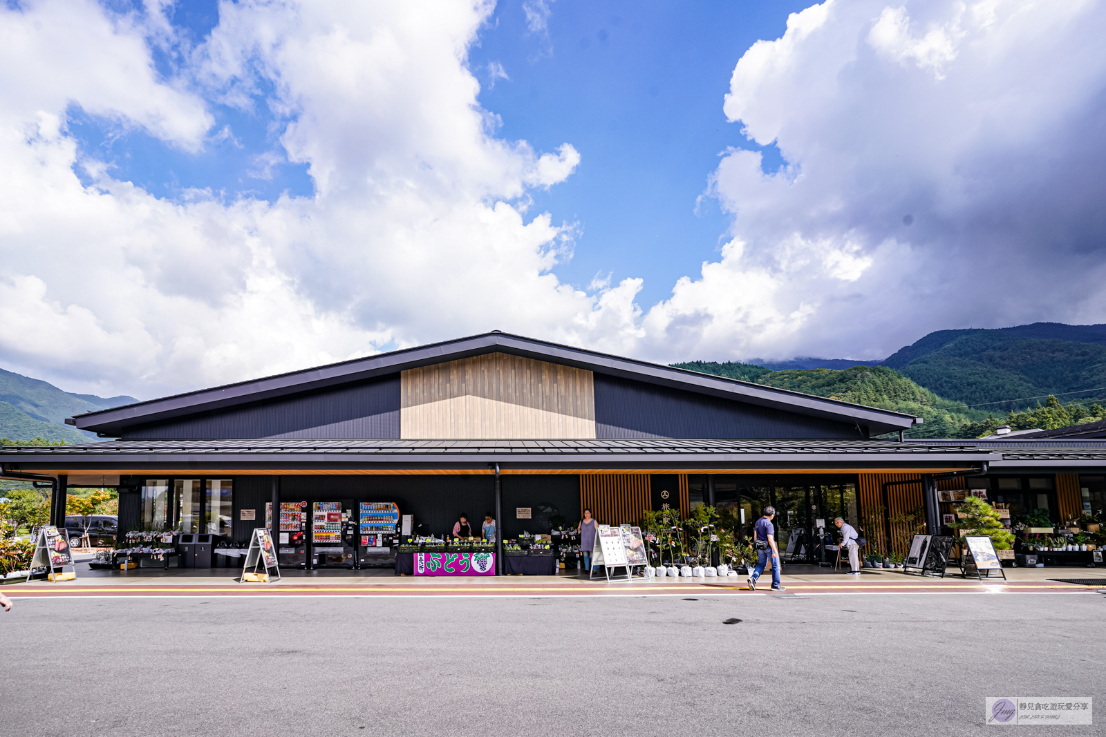 日本山梨伴手禮-旅の駅 kawaguchiko base-富士山伴手禮一次購齊，河口湖旅行驛站 @靜兒貪吃遊玩愛分享