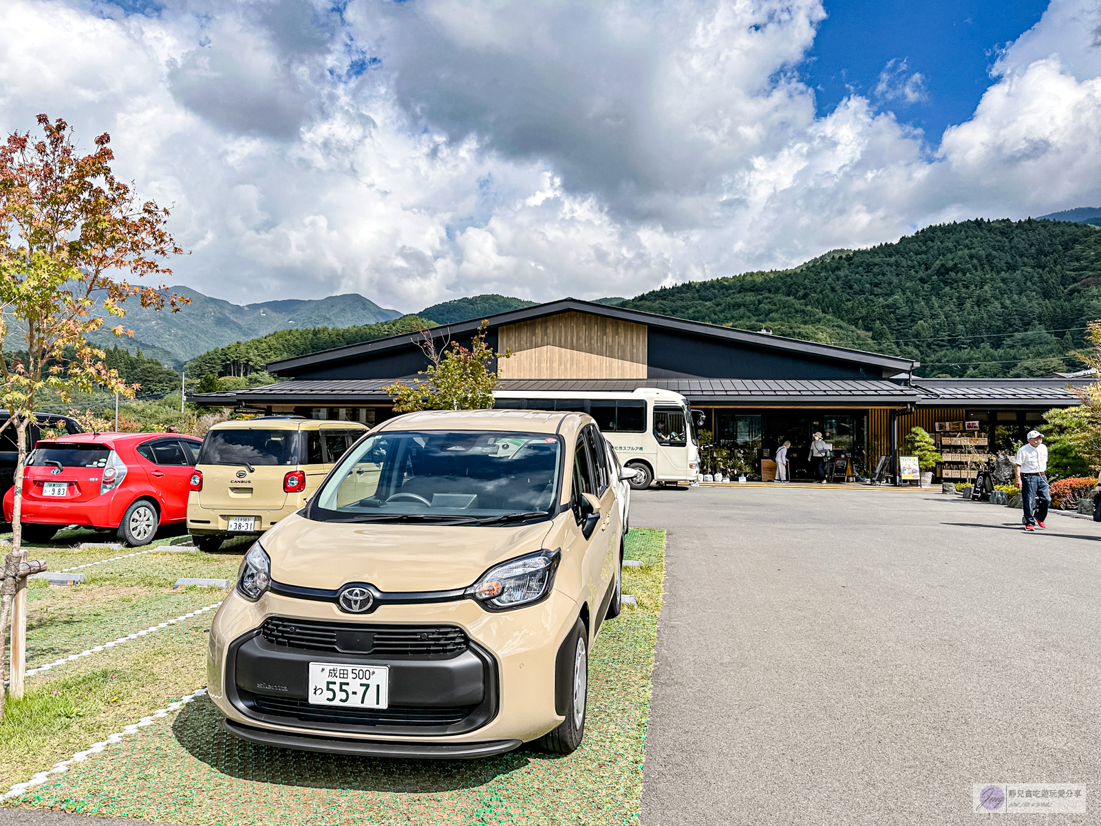 日本山梨伴手禮-旅の駅 kawaguchiko base-富士山伴手禮一次購齊，河口湖旅行驛站 @靜兒貪吃遊玩愛分享