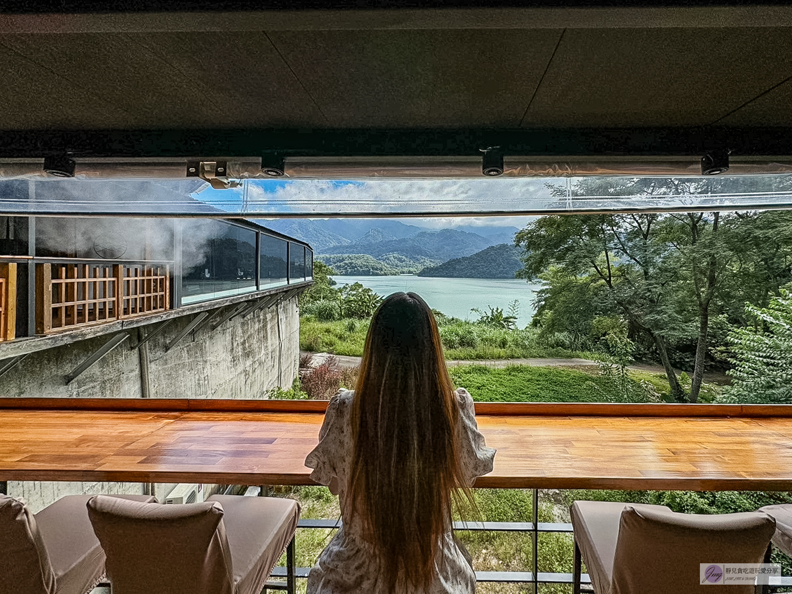 環湖咖啡好食  二館-預約制！一時段開放5組，270度絕美山湖美景，日式禪風座位裡吃拉麵 @靜兒貪吃遊玩愛分享