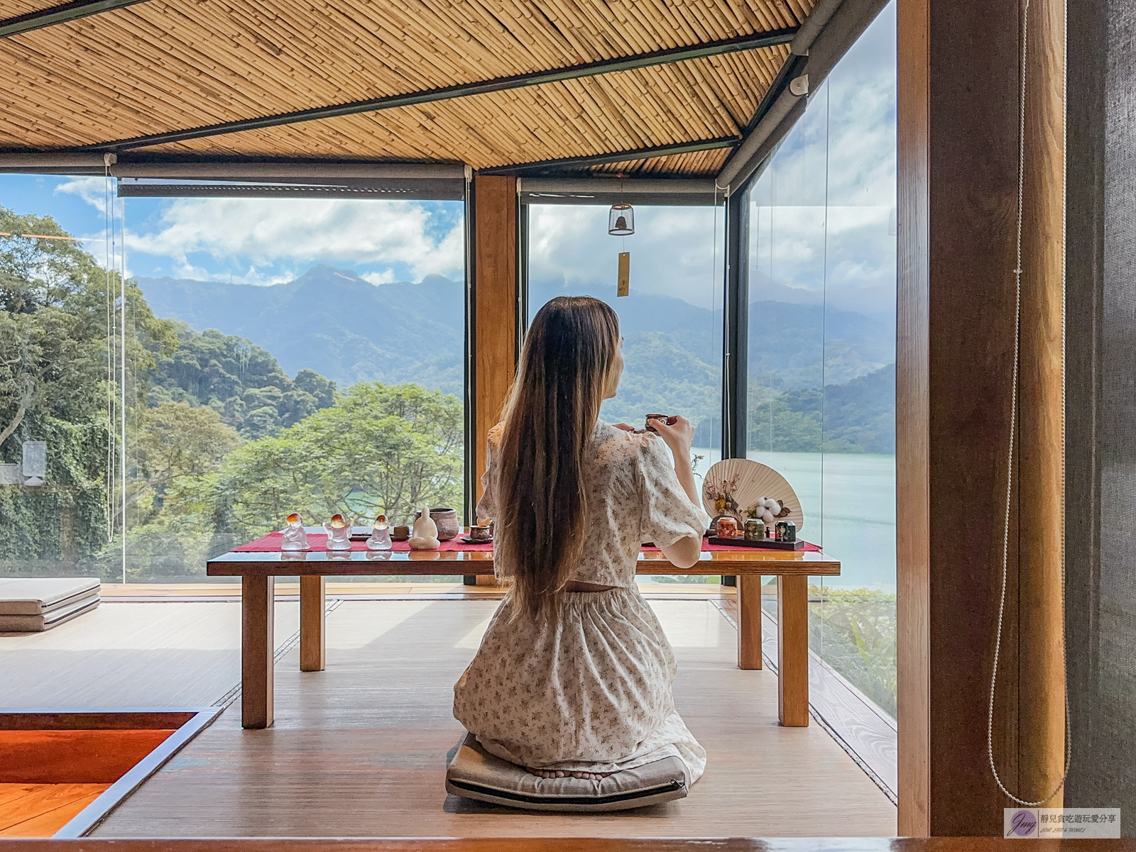 環湖咖啡好食  二館-預約制！一時段開放5組，270度絕美山湖美景，日式禪風座位裡吃拉麵 @靜兒貪吃遊玩愛分享