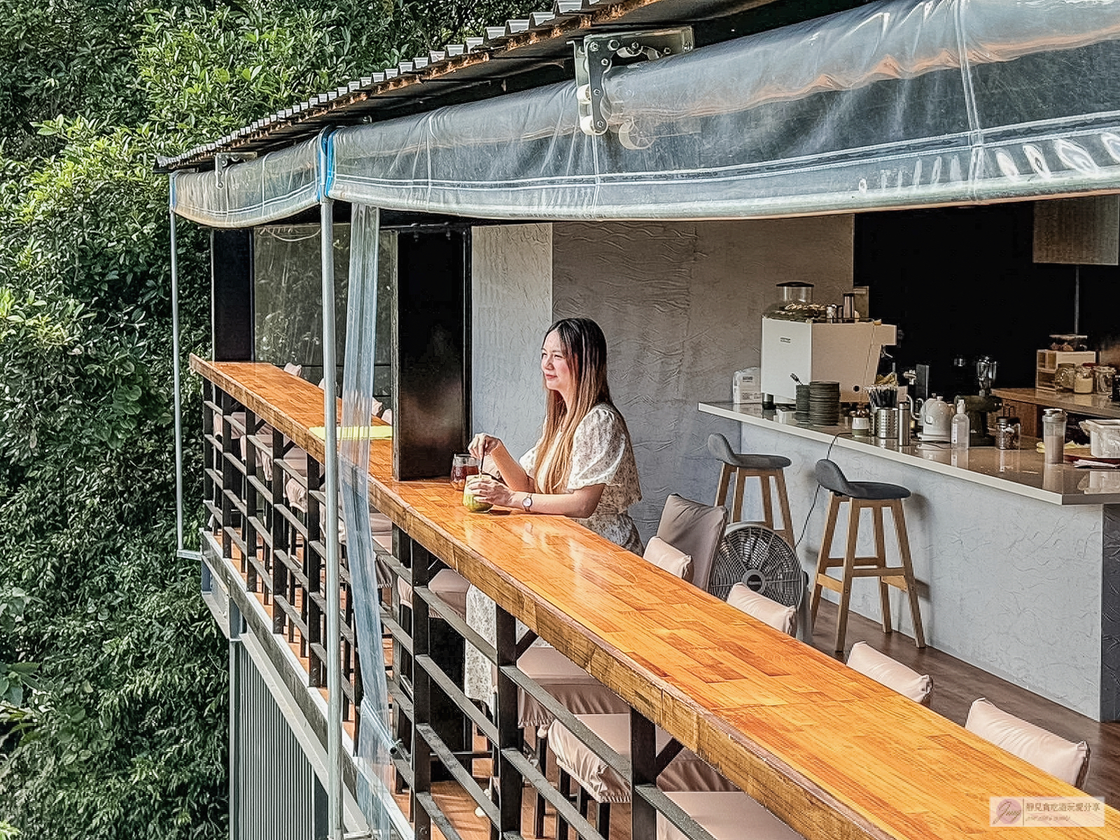 環湖咖啡好食  二館-預約制！一時段開放5組，270度絕美山湖美景，日式禪風座位裡吃拉麵 @靜兒貪吃遊玩愛分享