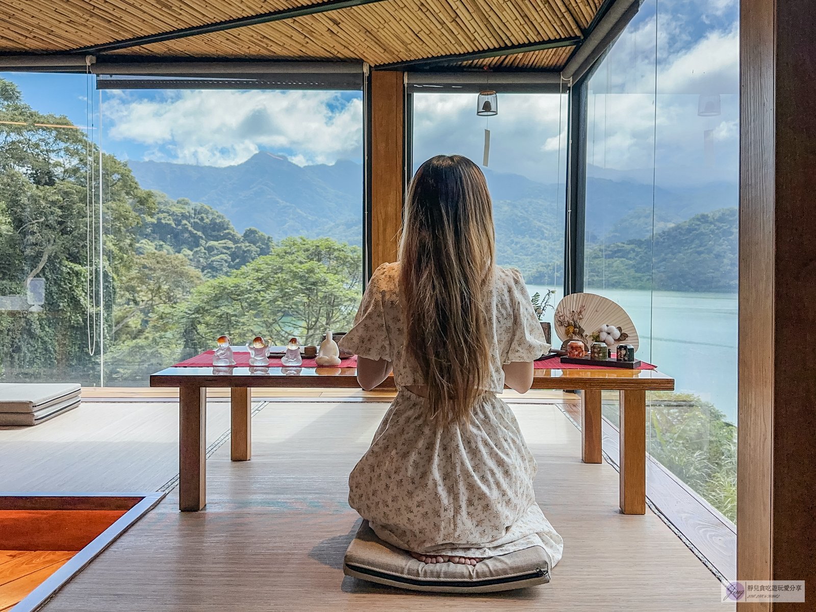 環湖咖啡好食  二館-預約制！一時段開放5組，270度絕美山湖美景，日式禪風座位裡吃拉麵 @靜兒貪吃遊玩愛分享