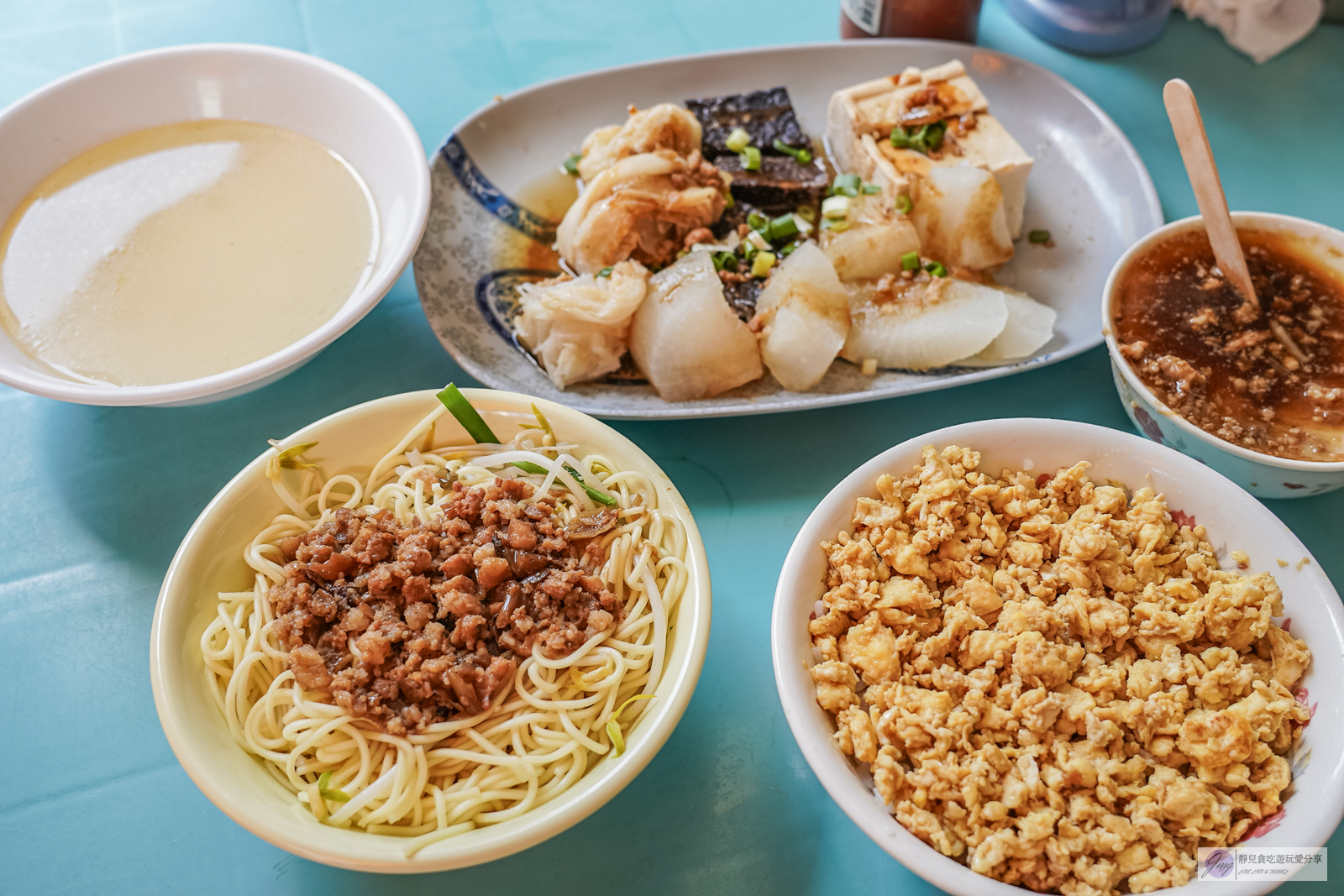 老街碗粿-在地人推爆！飄香90年老店，碗粿25元，古早味蛋飯40元/太平老街 @靜兒貪吃遊玩愛分享