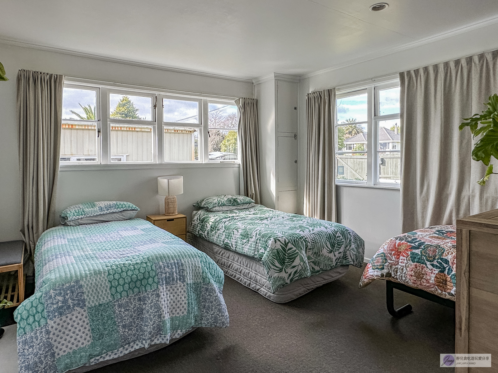 紐西蘭住宿-羅托魯瓦Rotorua-絕美歐式鄉村villa，平均一人一晚$1100，獨立大後院、開放式廚房、三間臥房的包棟民宿 @靜兒貪吃遊玩愛分享