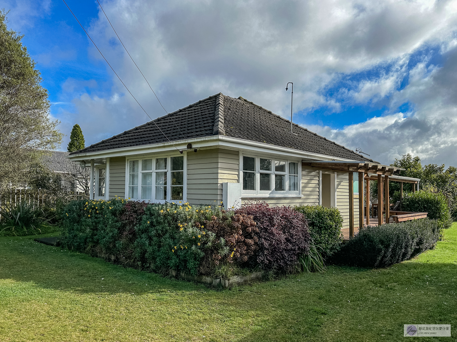 紐西蘭住宿-羅托魯瓦Rotorua-絕美歐式鄉村villa，平均一人一晚$1100，獨立大後院、開放式廚房、三間臥房的包棟民宿 @靜兒貪吃遊玩愛分享