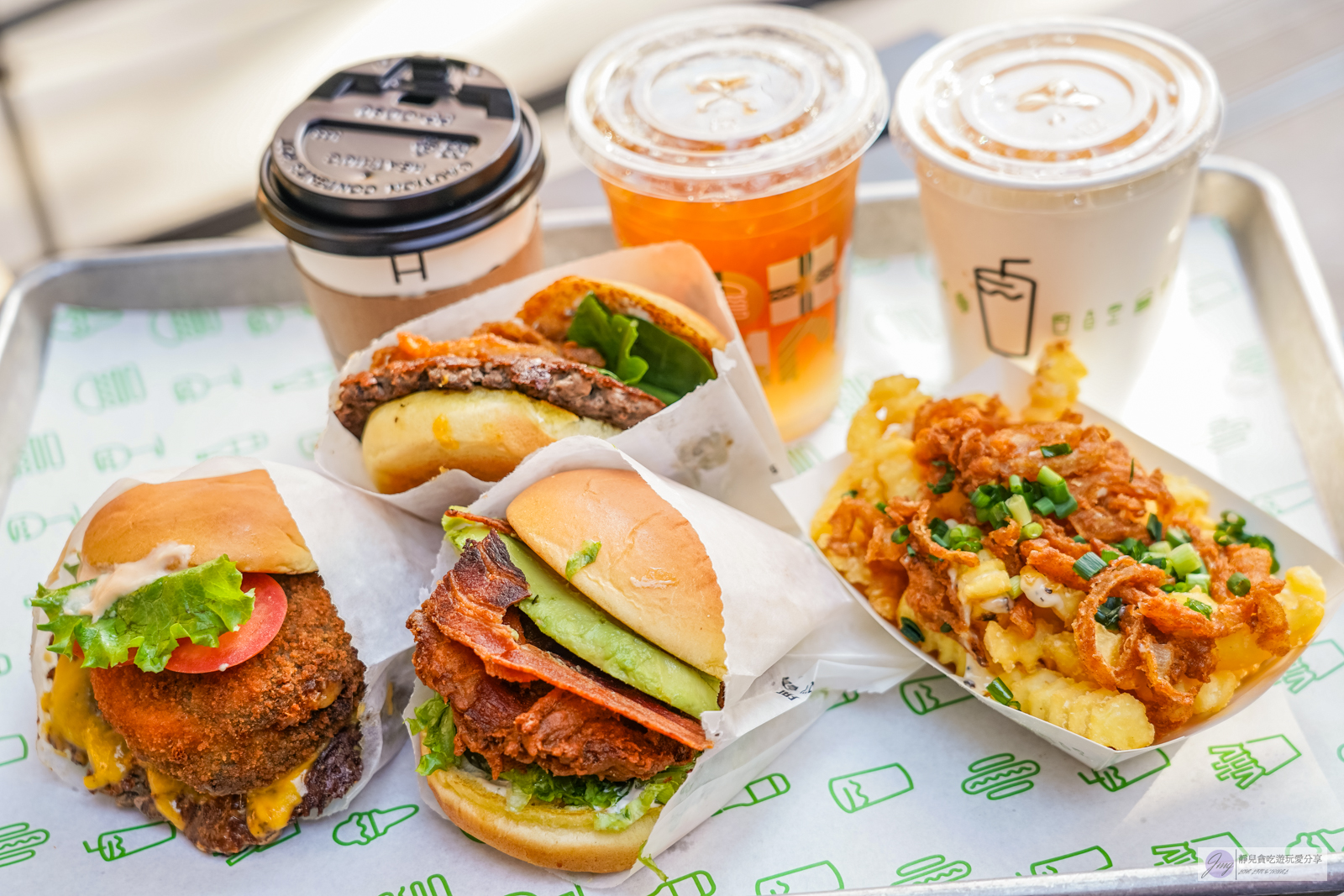 Shake Shack-金黃世界銀杏林裡吃漢堡！來自紐約的人氣排隊漢堡，亞洲第一分店/明治神宮外苑店 @靜兒貪吃遊玩愛分享