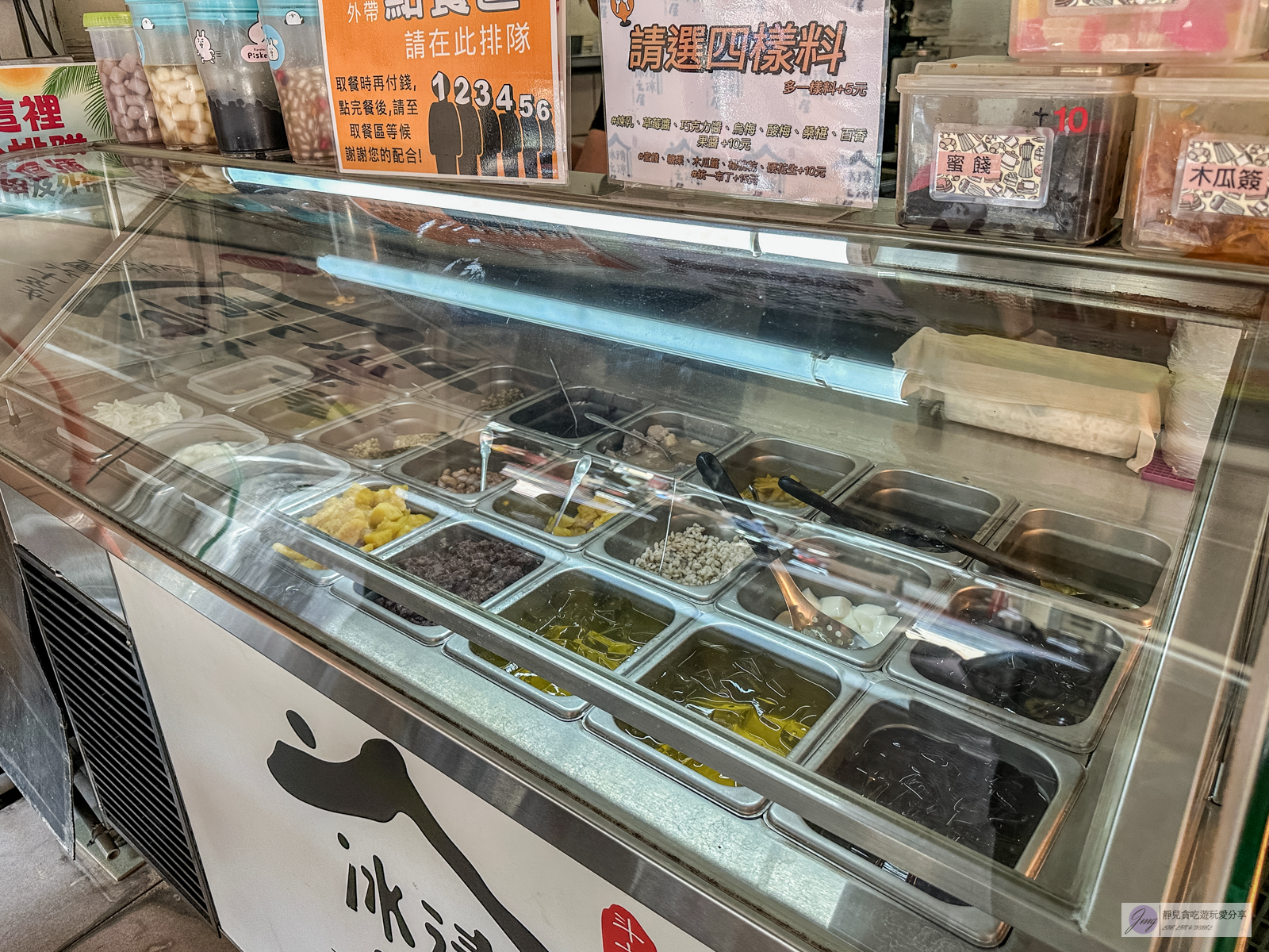 清涼冰之屋-隱藏市場內！在地48年老店，傳統剉冰、新鮮現打果汁/斗六西市場 @靜兒貪吃遊玩愛分享