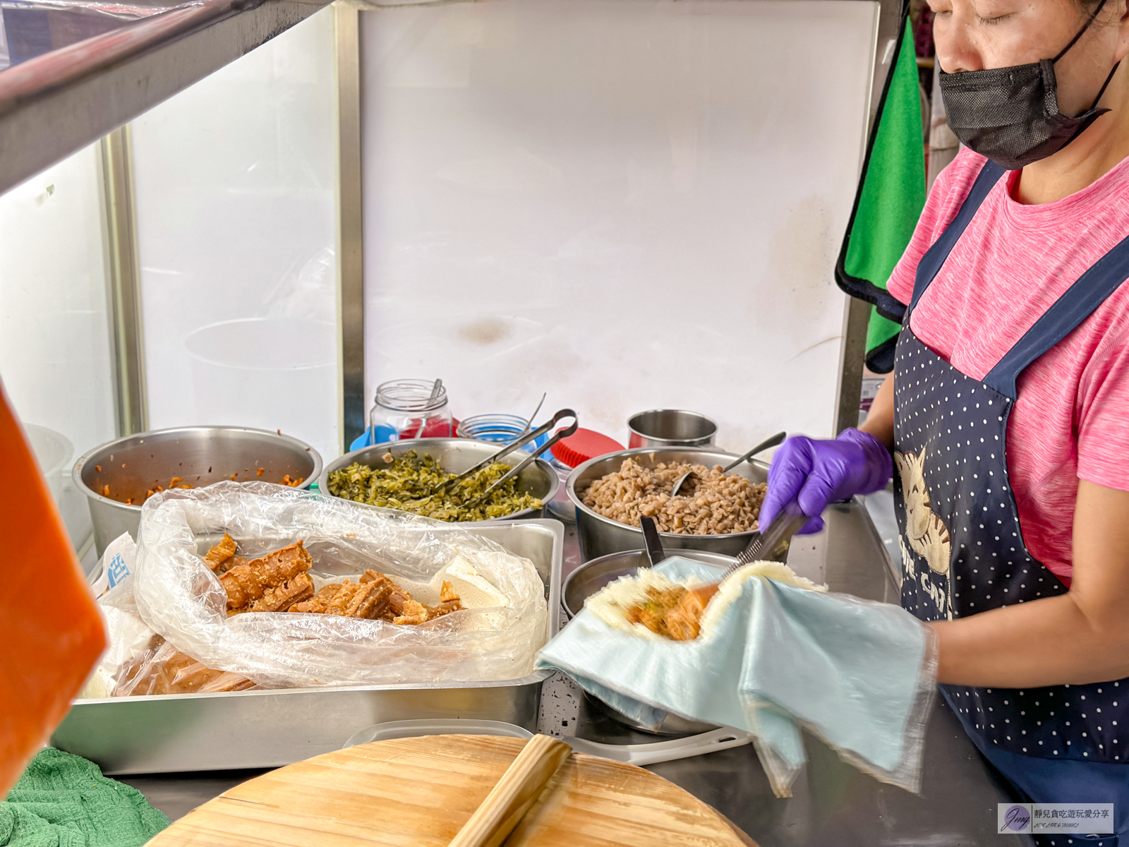 南門飯糰-在地51年老字號！人氣排隊飯糰，多達10種口味，加滷蛋加荷包蛋都美味/南門市場美食 @靜兒貪吃遊玩愛分享