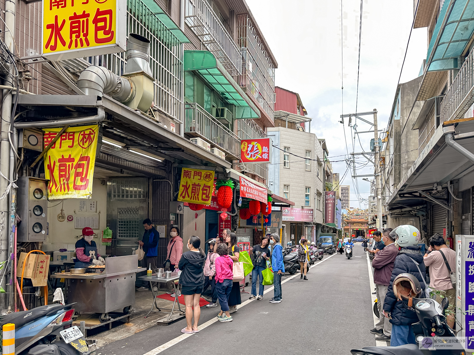 林記水煎包-一天營業4小時！出爐就秒殺，開五鍋煎都來不及賣，大顆脆皮水煎包/南門市場美食 @靜兒貪吃遊玩愛分享