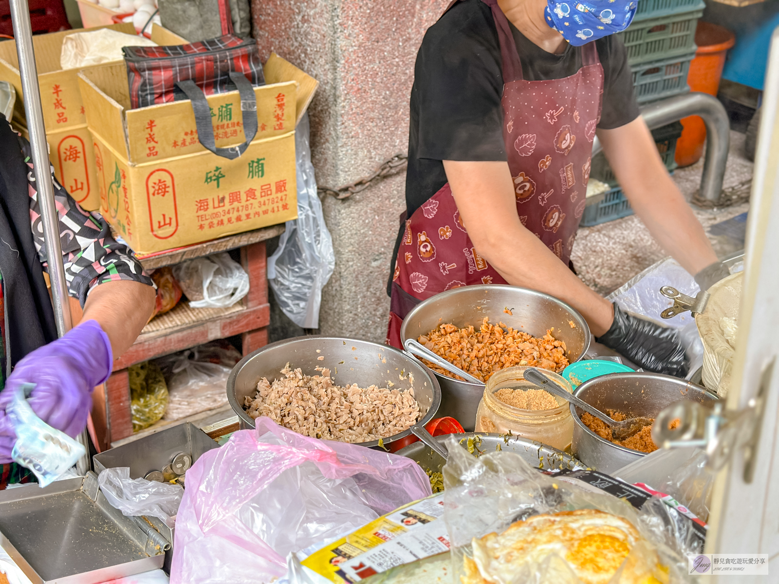 阿婆飯糰-在地超過40年！傳承二代的超人氣古早味飯糰，均一價40元銅板價/南門市場美食 @靜兒貪吃遊玩愛分享