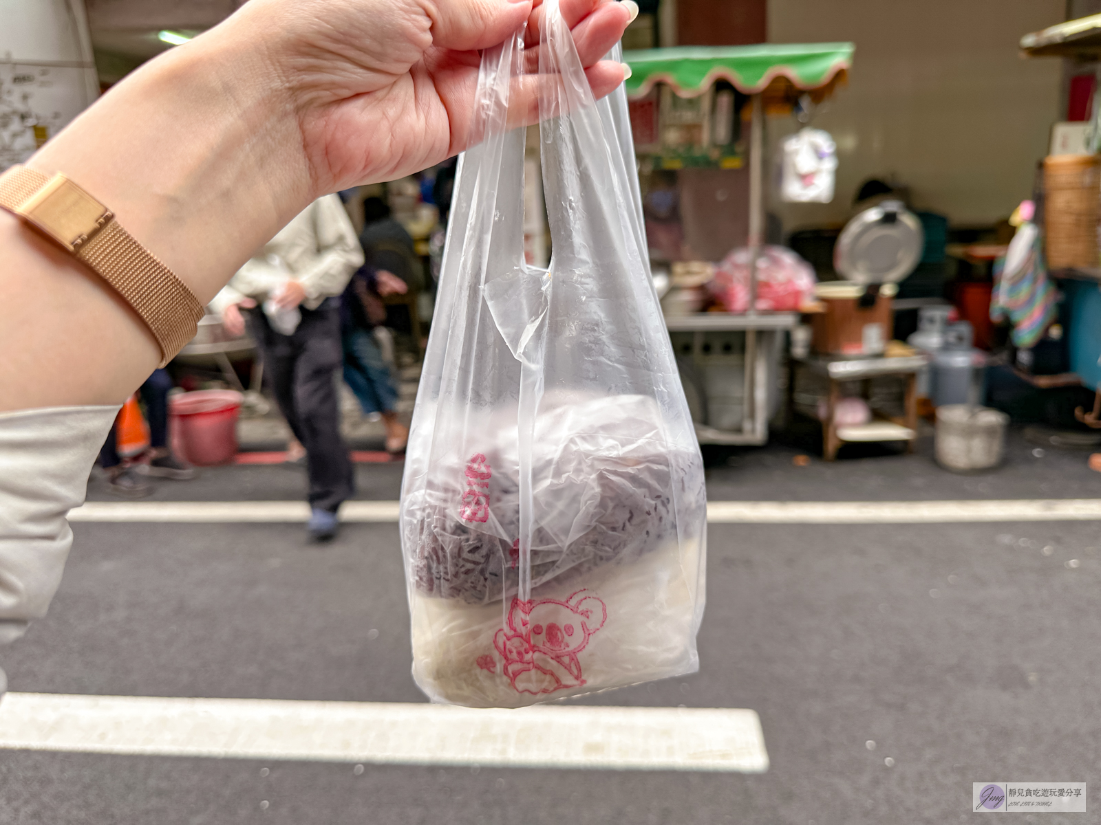 阿婆飯糰-在地超過40年！傳承二代的超人氣古早味飯糰，均一價40元銅板價/南門市場美食 @靜兒貪吃遊玩愛分享