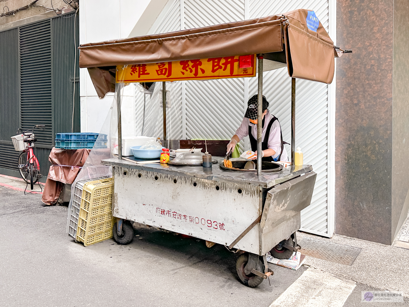 巷口蘿蔔絲餅-隱身街角處！一天只營業3小時，古早味銅板點心，蘿蔔絲餅一份35元/鄰近大安捷運站 @靜兒貪吃遊玩愛分享