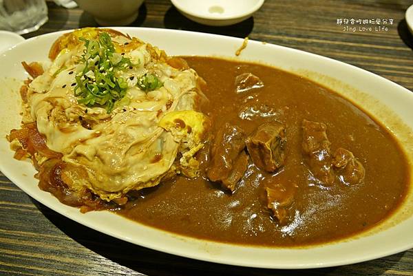 ★食★高雄→【咕嚕咕嚕家うちりょうり】濃郁的軟嫩牛肋蛋包咖哩飯VS溫泉蛋被燒肉綁架丼 @靜兒貪吃遊玩愛分享