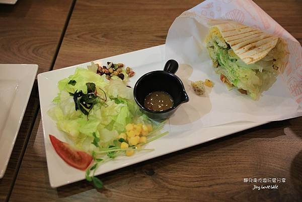 ★食★桃園。豐滿中壢中原店→【豐滿總匯三明治】豐盛又美味的早午餐❤中壢早午餐、咖啡下午茶 @靜兒貪吃遊玩愛分享