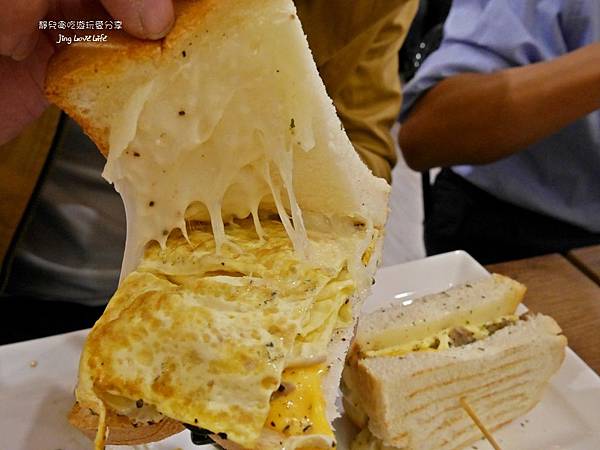 ★食★桃園。豐滿中壢中原店→【豐滿總匯三明治】豐盛又美味的早午餐❤中壢早午餐、咖啡下午茶 @靜兒貪吃遊玩愛分享