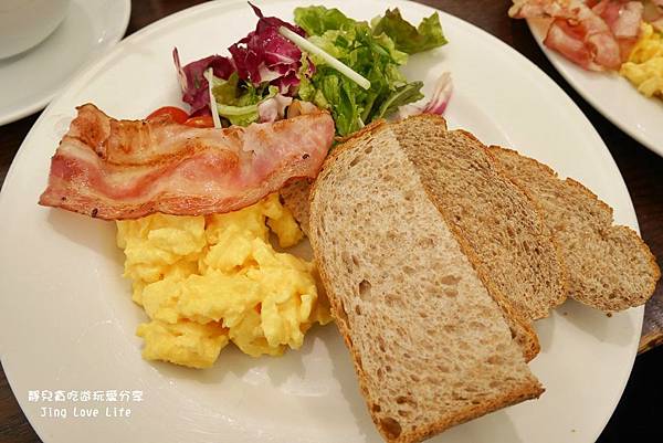 ★食★日本京都→【進々堂三条河原町店】高人氣麵包店，麵包吃到飽早午餐❤必吃美食推薦 @靜兒貪吃遊玩愛分享