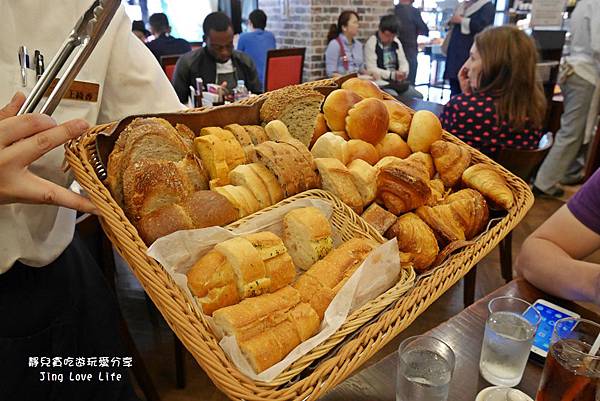 ★食★日本京都→【進々堂三条河原町店】高人氣麵包店，麵包吃到飽早午餐❤必吃美食推薦 @靜兒貪吃遊玩愛分享