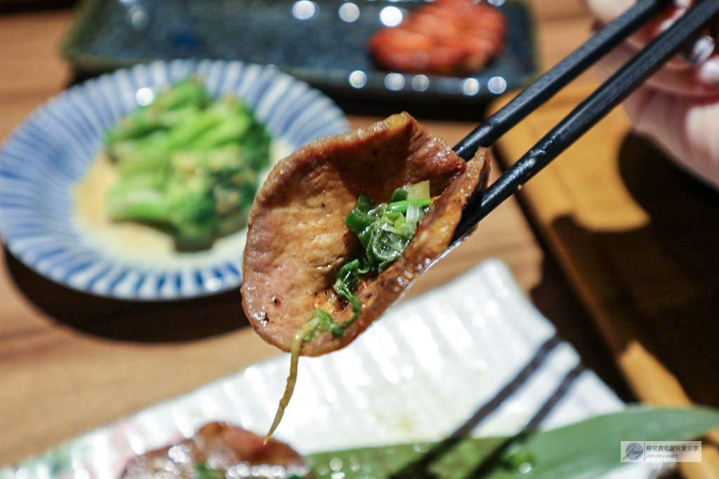 台北市政府站-大河屋 燒肉丼 串燒-微風南山限定天使大蝦干貝丼VS塩蔥牛舌/微風南山店 @靜兒貪吃遊玩愛分享