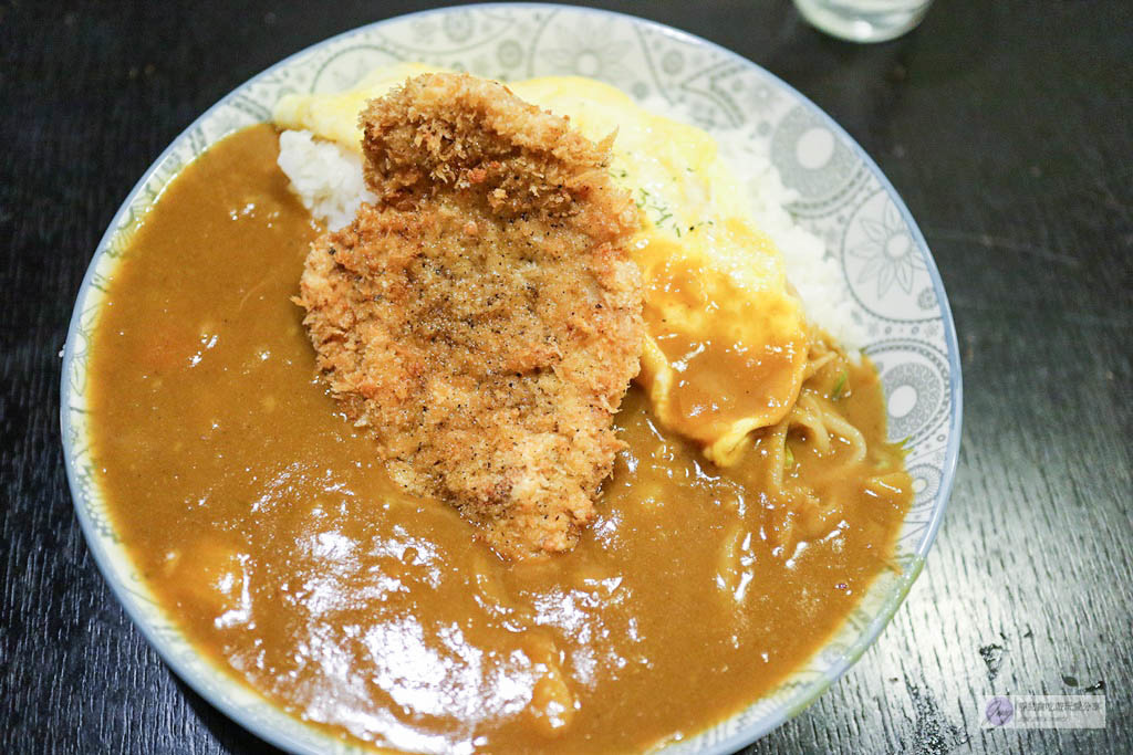 桃園龜山美食-眼鏡女孩-從餐車改成店面香甜濃郁的咖哩飯/咖啡/飲品/龜山后街美食 @靜兒貪吃遊玩愛分享