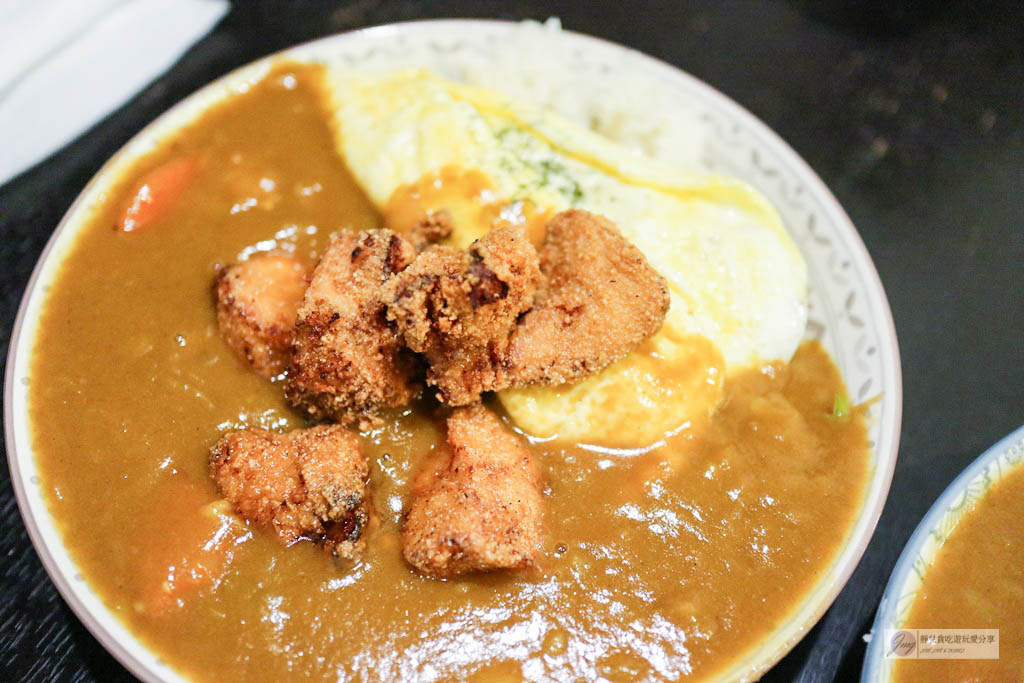 桃園龜山美食-眼鏡女孩-從餐車改成店面香甜濃郁的咖哩飯/咖啡/飲品/龜山后街美食 @靜兒貪吃遊玩愛分享