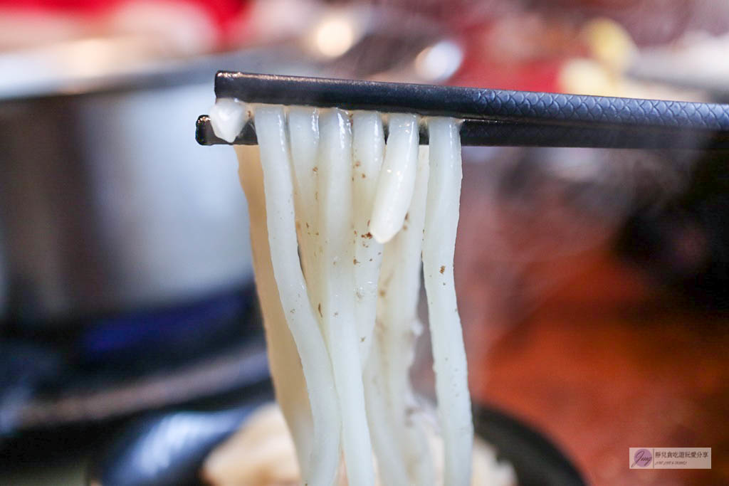 桃園美食-肉多多火鍋-肉食主義的首選台灣火鍋第一品牌/四喜海陸/打卡送肉/生日限定肉蛋糕/生日節慶、朋友聚會最佳首選 @靜兒貪吃遊玩愛分享