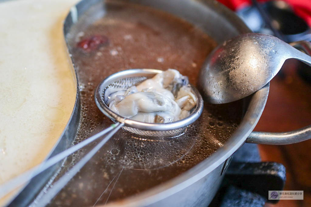 桃園美食-肉多多火鍋-肉食主義的首選台灣火鍋第一品牌/四喜海陸/打卡送肉/生日限定肉蛋糕/生日節慶、朋友聚會最佳首選 @靜兒貪吃遊玩愛分享