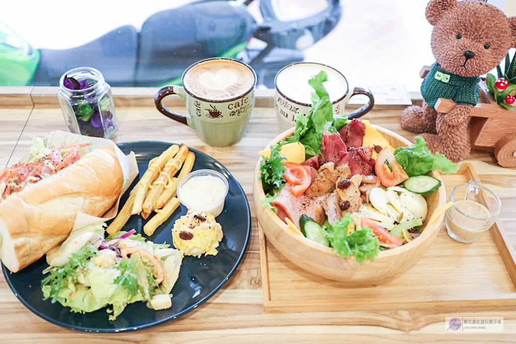 桃園美食-四葉草輕食咖啡-隱藏在優美寧靜小巷中的Brunch/豐盛的木碗沙拉VS法式潛艇堡/平價早午餐/咖啡廳 @靜兒貪吃遊玩愛分享