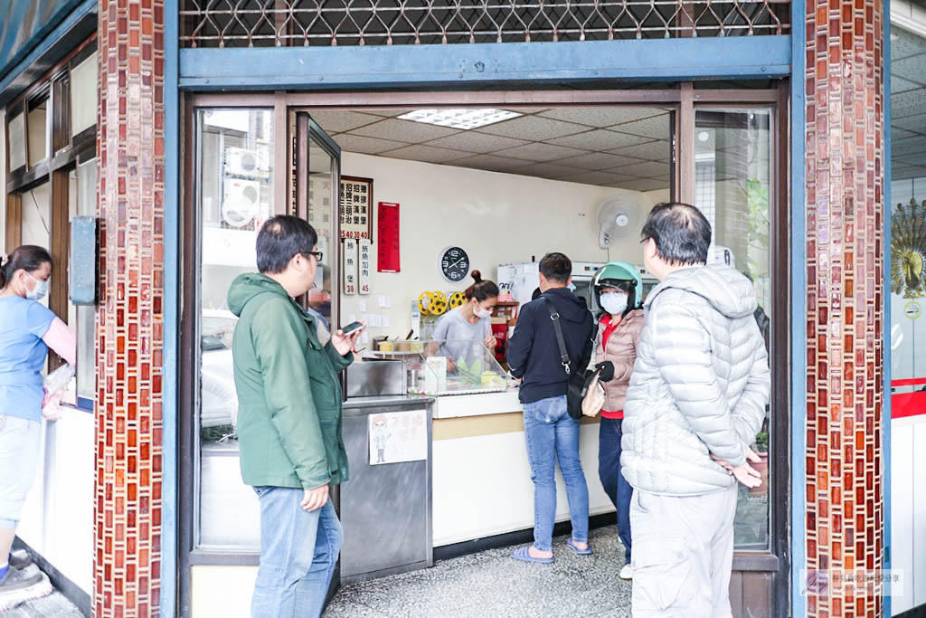 桃園美食-明峯早餐店-高人氣排隊老店隱藏版台式炸豬排三明治/在地人都甘願排隊的銅板美食 @靜兒貪吃遊玩愛分享