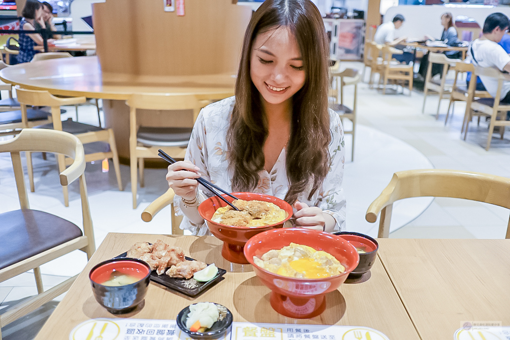 新北林口美食-鳥開親子丼-來自日本名古屋的鳥開親子丼VS秘傳炸雞排丼/三井outlet美食 @靜兒貪吃遊玩愛分享