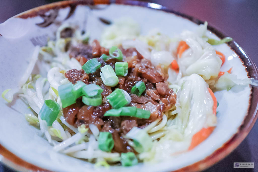 桃園美食-徊香美食小館-夏日爽口美味的銅板美食平價傳統小吃/雲南料理/上班族熱門午餐首選 @靜兒貪吃遊玩愛分享