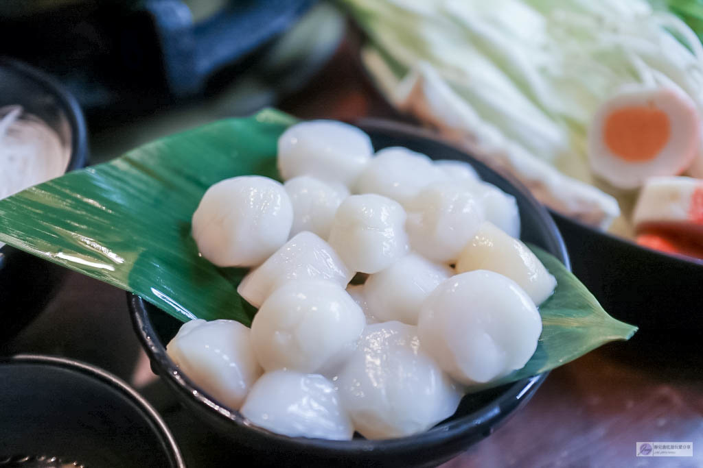 桃園美食-肉多多火鍋-台灣火鍋第一品牌三週年Cp值爆表的套餐只要269元/感動式服務/南洋風湯底新上市/文末兌換14隻鮮甜白蝦電子券(二訪) @靜兒貪吃遊玩愛分享