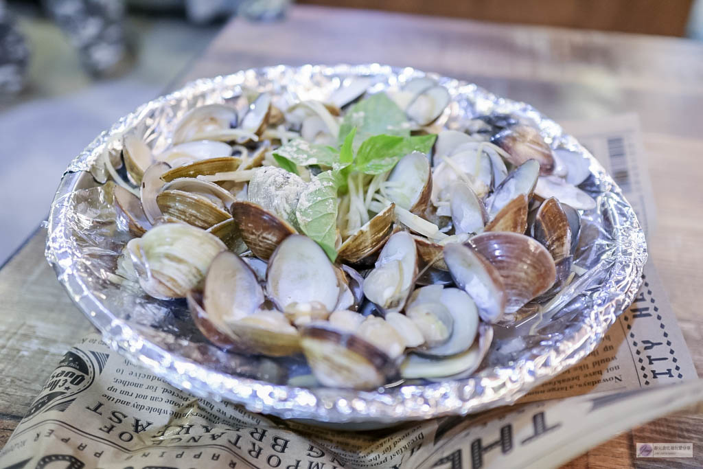 新北府中站美食-火夯seafood 海鮮燒烤-港口直送的新鮮海鮮/地表最強海鮮燒烤/食尚玩家激推的海鮮天堂 @靜兒貪吃遊玩愛分享