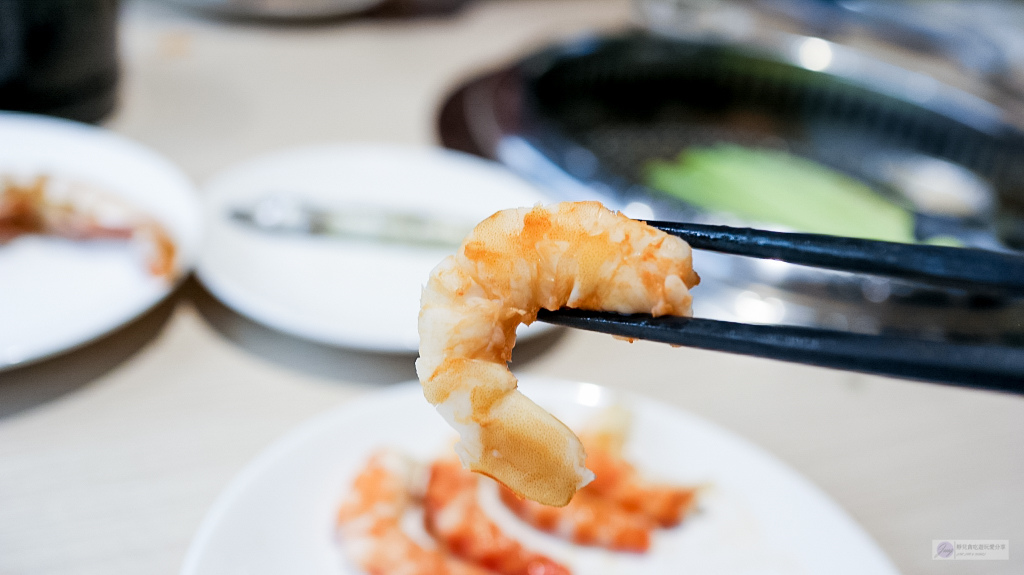 桃園南崁-燒肉道-全台第一家軌道送餐燒肉/精緻PRIME板腱牛肉VS浮誇海鮮金龍船 @靜兒貪吃遊玩愛分享