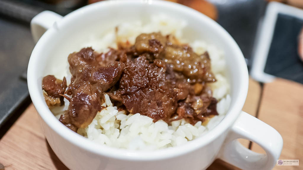 新北中和美食-鬥炙原味炙燒牛排-饕客首選的16oz超厚實安格斯肩胛牛排/冷藏濕式熟成牛排/永安市場站美食 @靜兒貪吃遊玩愛分享