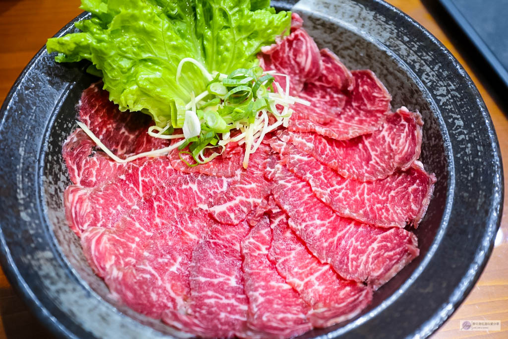 桃園蘆竹美食-東豐庭牛肉麵-現場汆燙美國生牛肉川燙麵/牛肉麵專賣/特力屋店 @靜兒貪吃遊玩愛分享