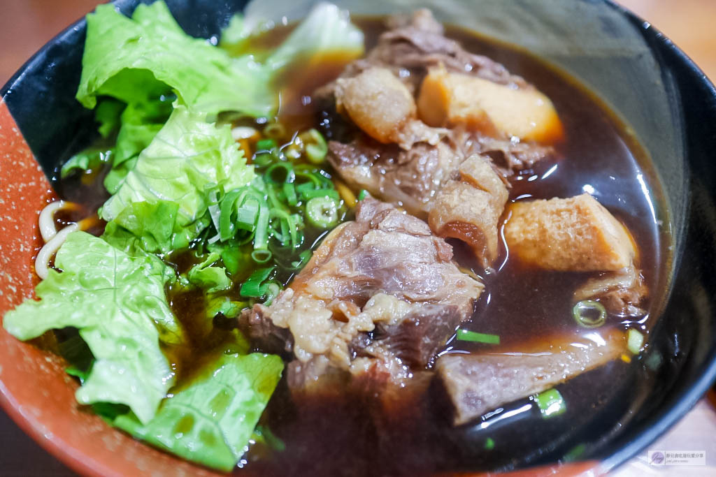 桃園蘆竹美食-東豐庭牛肉麵-現場汆燙美國生牛肉川燙麵/牛肉麵專賣/特力屋店 @靜兒貪吃遊玩愛分享